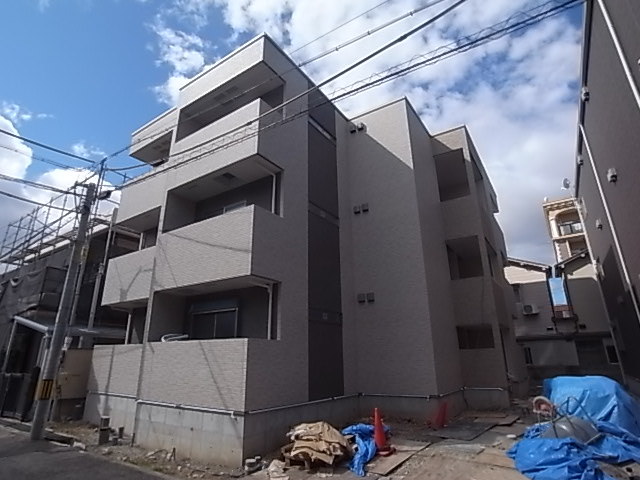 建物外観　建設中