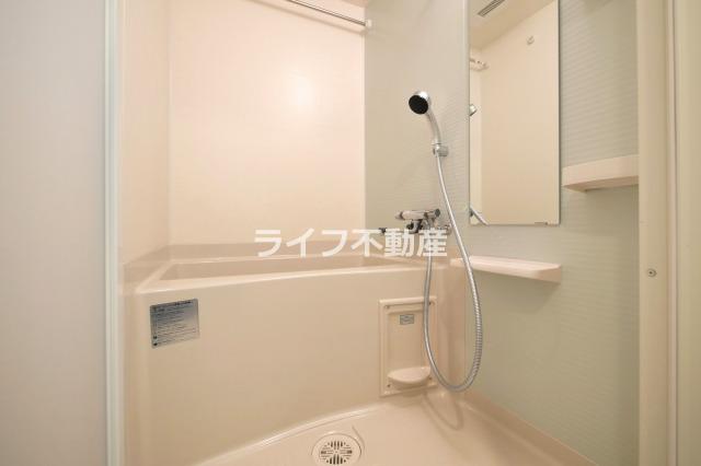 バス・シャワールーム　コンパクトで使いやすいお風呂です