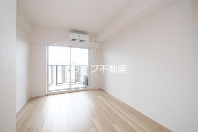 居室・リビング　こちらのリビングで趣味の時間をお楽しみください