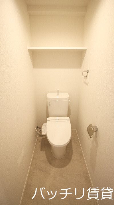 トイレ　同物件別号室の為、現状優先