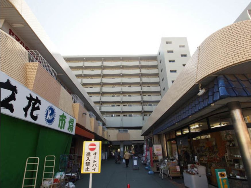 ショッピングセンター　サンタウン立花（ショッピングセンター）まで945m