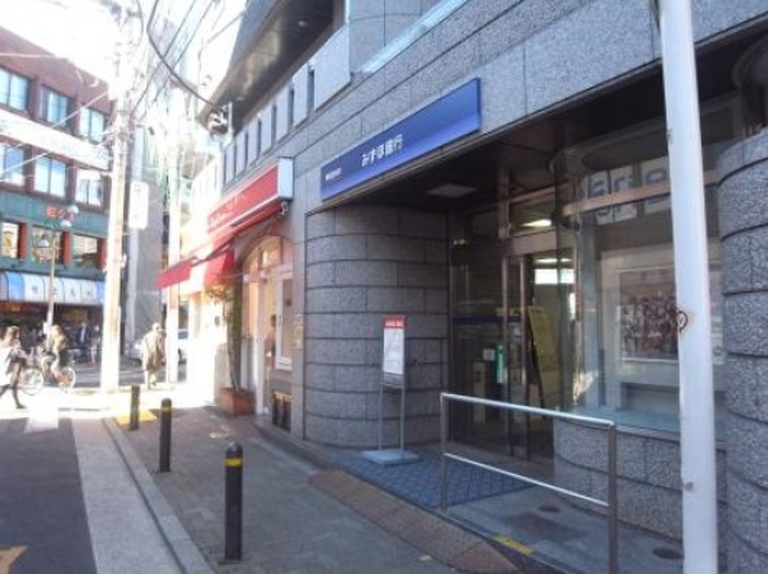 銀行　みずほ銀行（銀行）まで679m