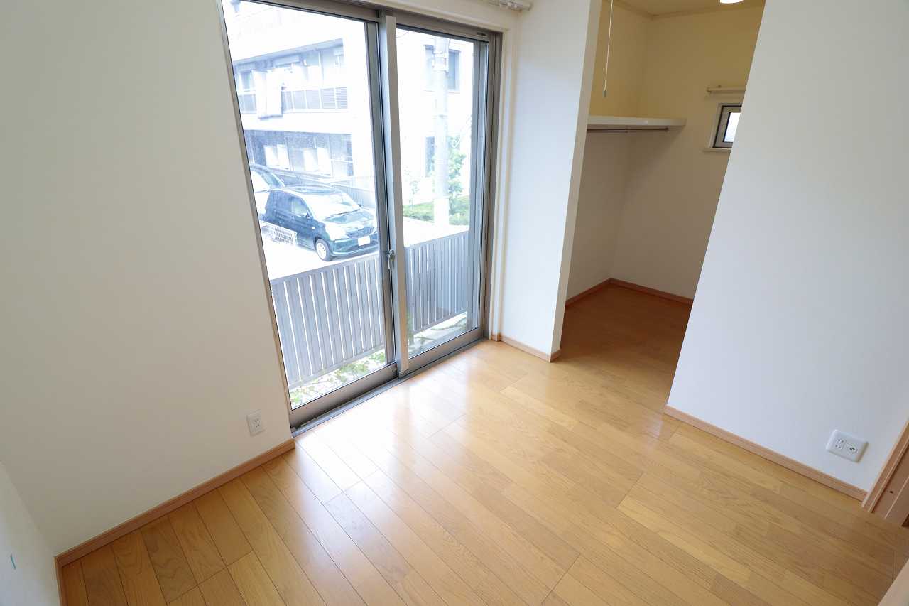 居室・リビング　※同物件、別部屋の写真です。