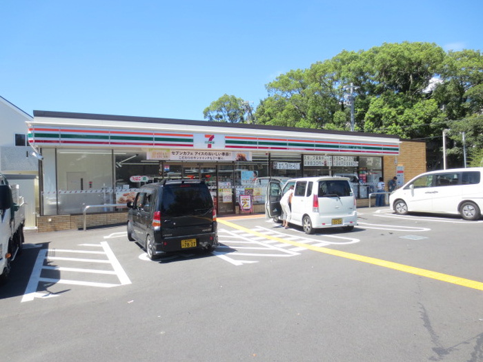 コンビニ　セブンイレブン（コンビニ）まで220m