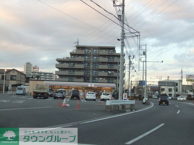 コンビニ　セブンイレブン横田基地前店（コンビニ）まで990m