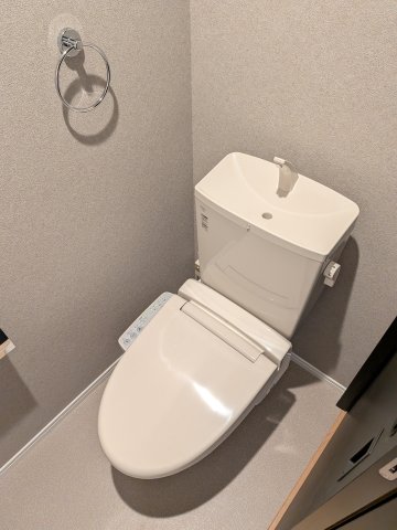 トイレ　キレイな個室空間です