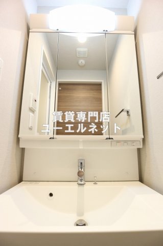 洗面設備　清潔感ある独立洗面台で毎日気持ちよく♪