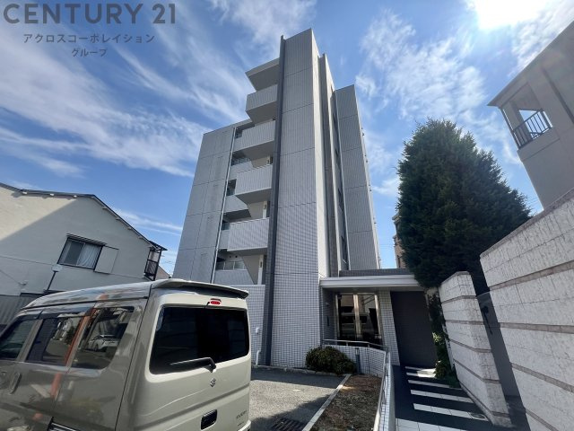 建物外観　エレベータ付きで、重い荷物があっても便利です！