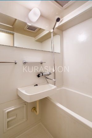 バス・シャワールーム　１DKのお部屋の写真になります。