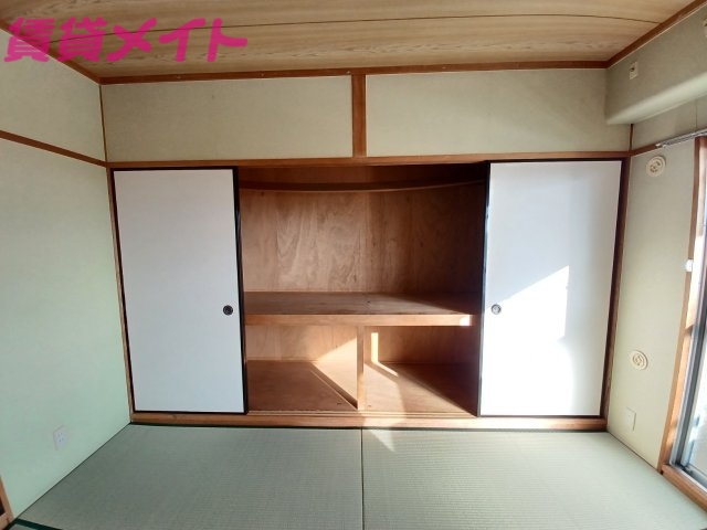 収納　同型参考写真