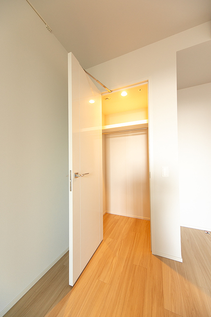 収納　写真は同タイプ住戸です。