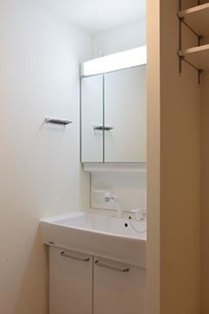 洗面設備　※写真は同タイプ住戸です。