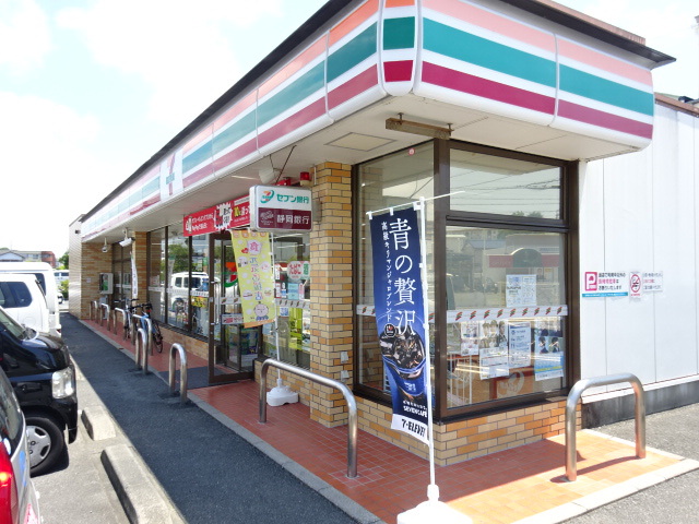 コンビニ　セブンイレブン（コンビニ）まで241m