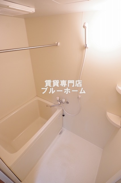 バス・シャワールーム　お風呂は浴室乾燥機付き！