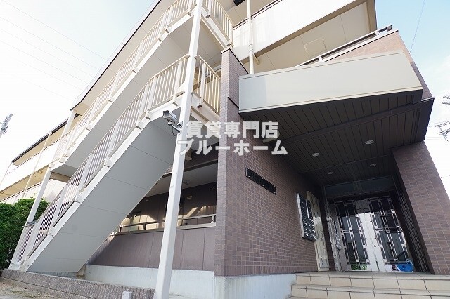 建物外観　鉄骨造3階建ての物件！