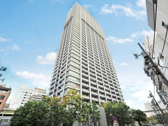建物外観　39階建ての高級分譲タワー、存在感抜群です。
