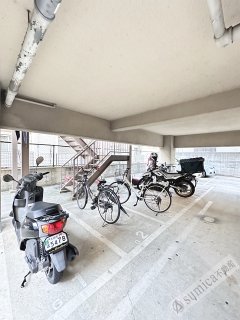 その他共有部分　バイクもゆったり駐輪いただけます。