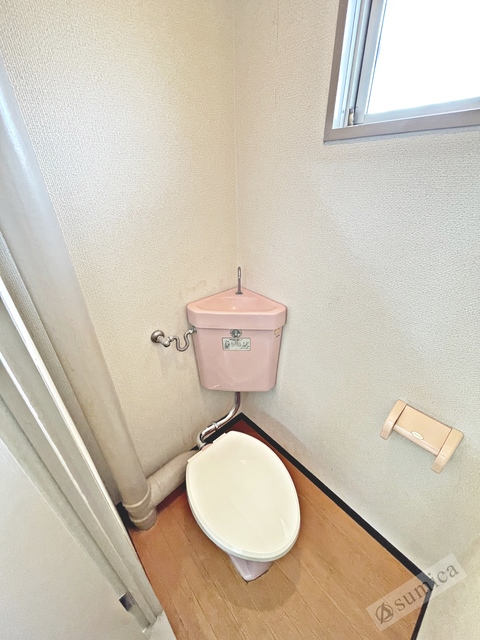トイレ　この空間なんだか落ち着きます。清潔感のあるトイレです。