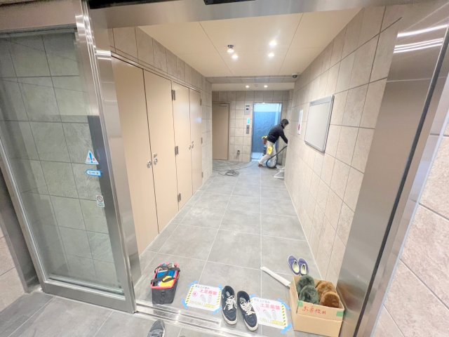 エントランス　オシャレなエントランスは安心のオートロック付きです。