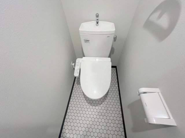 トイレ　綺麗なトイレにはウォシュレット標準装備です。