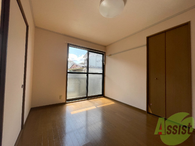 その他部屋・スペース　こちらは寝室です。明るい印象でゆっくり眠れそうですね！