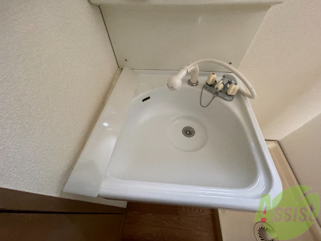 洗面設備　独立洗面台がありました。ここで朝の身支度はばっちりですね。