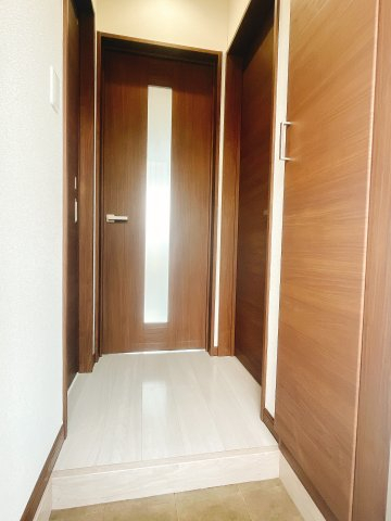 玄関　同タイプ別部屋の写真です☆