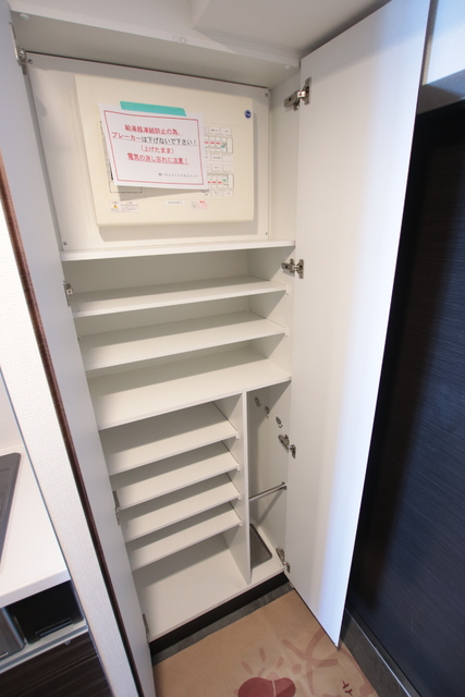 玄関　◇たっぷり入るシューズボックス◇