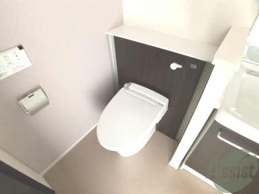 トイレ　トイレはウォシュレット機能付きで、快適にお過ごしいただけます
