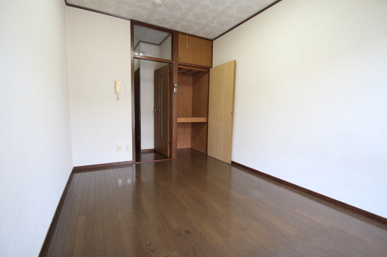 居室・リビング　※別の部屋の写真です。
