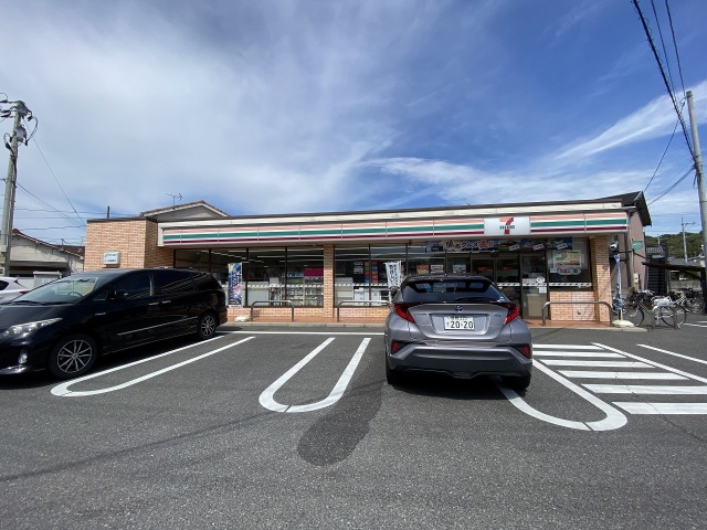 コンビニ　セブンイレブン岡山北方店（コンビニ）まで577m
