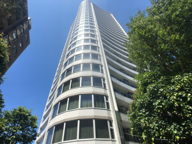 建物外観　札幌市中央区北１条西「シティタワー円山神宮鳥居前」
