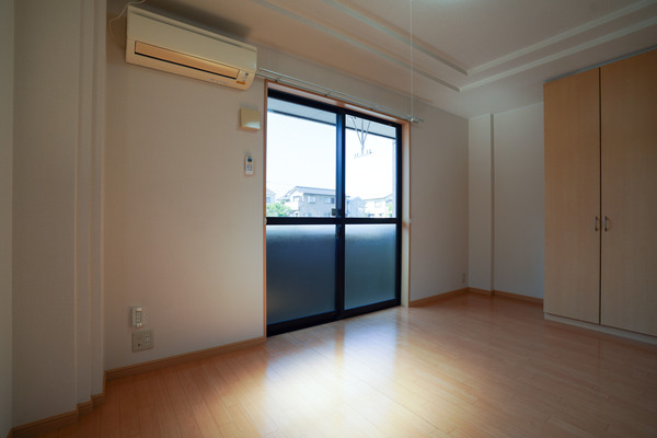 居室・リビング　同じ建物の別のお部屋