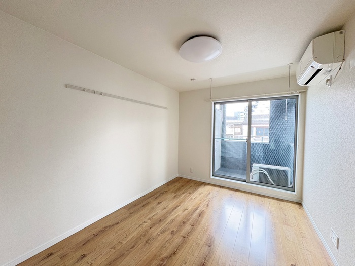 ライフモリ18号館の居間写真