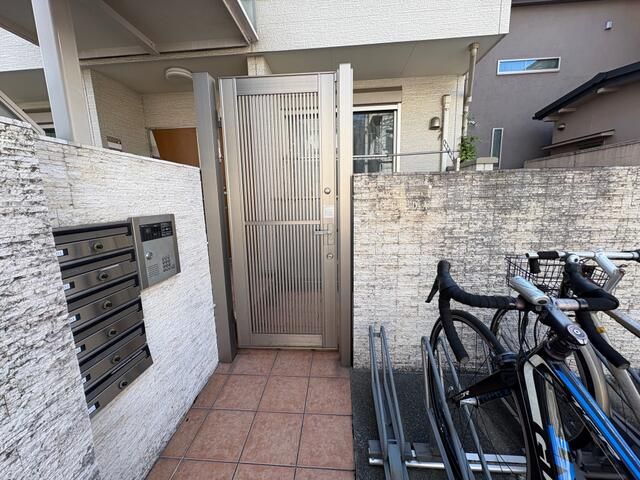 エントランス　ゆとりのあるエントランスです