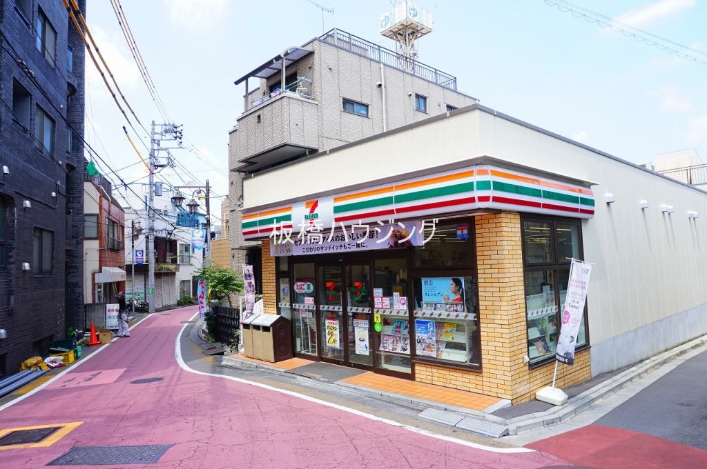 コンビニ　セブンイレブン北区滝野川2丁目店（コンビニ）まで332m
