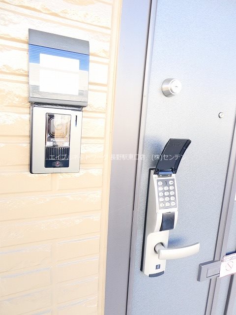 セキュリティ　写真は101号室です（参考）