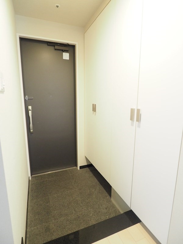 玄関　豊富な収納を設け、さらなるゆとりと高級感を創りあげる玄関