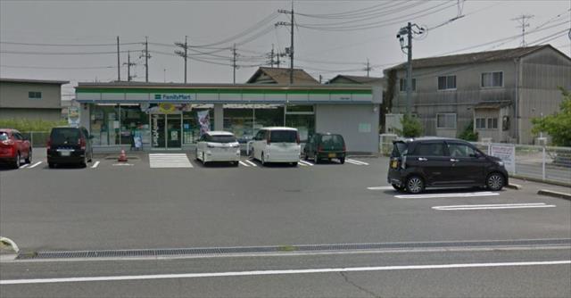 コンビニ　ファミリーマート（コンビニ）まで686m