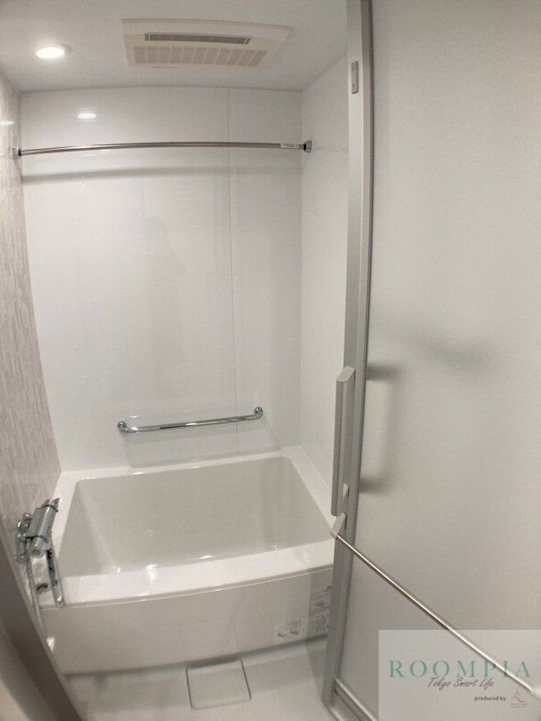 バス・シャワールーム　※同タイプの別のお部屋です。