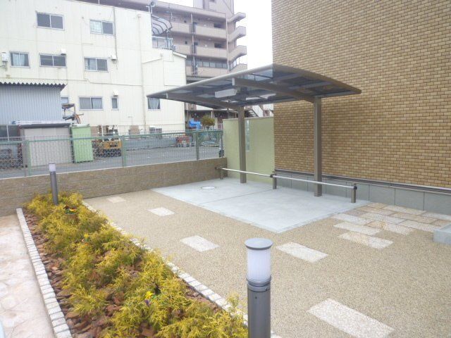 その他共有部分　屋根付きの駐輪場があります。