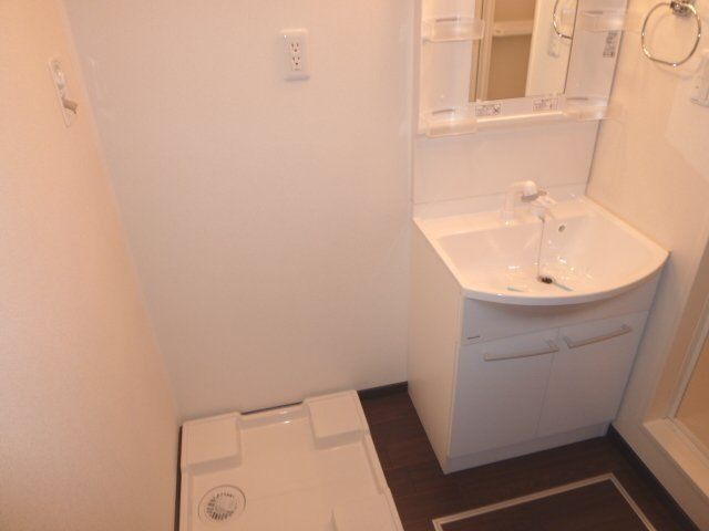 洗面設備　シャンプードレッサーの独立洗面台です。