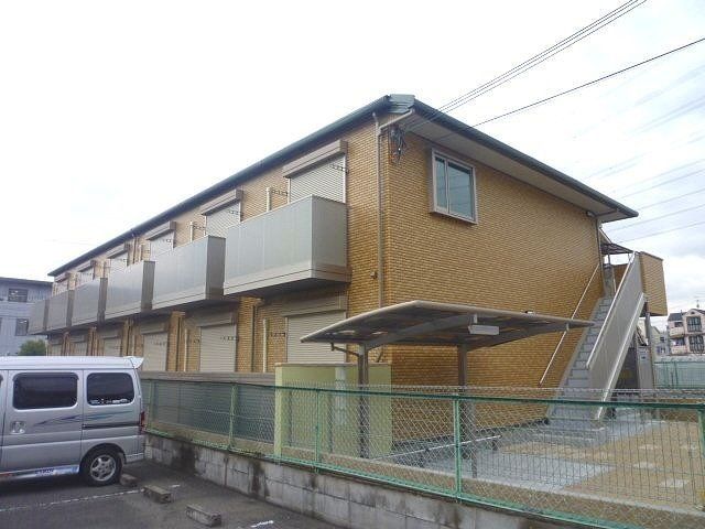 建物外観　２階建てのスマートな建物です。