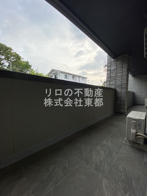 バルコニー　バルコニーがあるので洗濯物を太陽の下で干すことができます♪