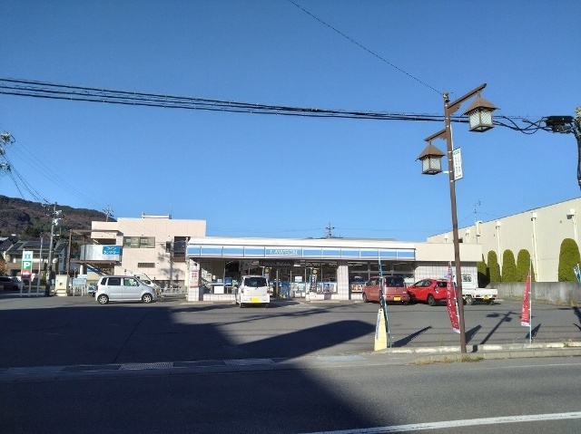 コンビニ　ローソン長野三輪六丁目店（コンビニ）まで744m