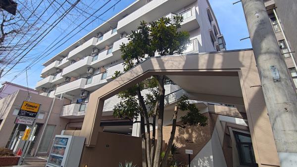 建物外観　落ち着いた雰囲気の外観です