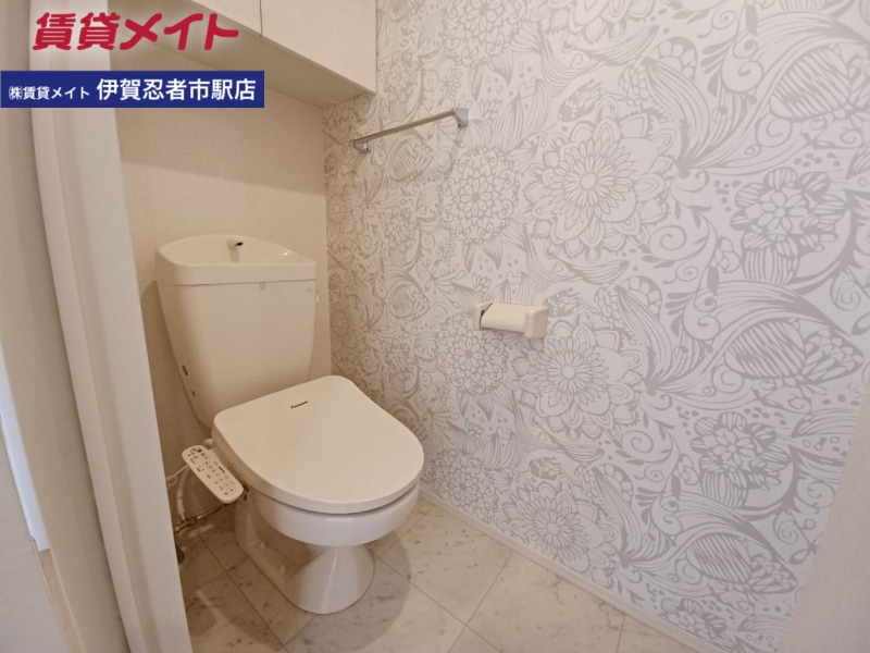 トイレ　別部屋反転画像参考