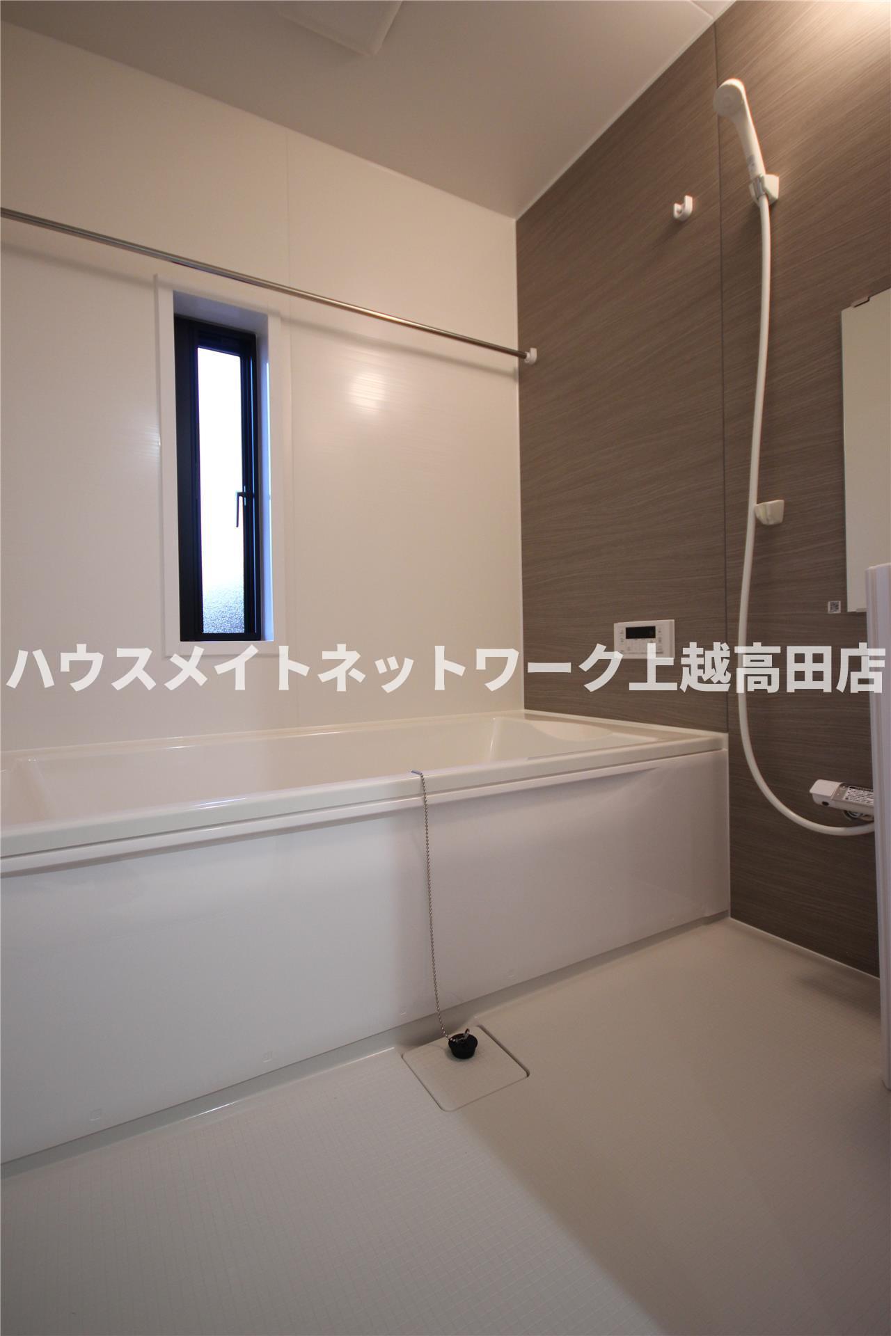 バス・シャワールーム　追焚機能付（参考同型タイプの室内写真）