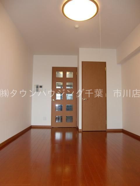 居室・リビング　ゆったり８，２帖でくつろげますね。