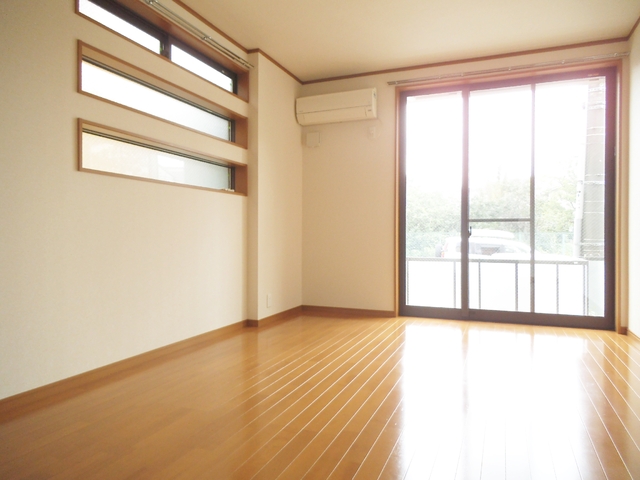 居室・リビング　明るいお部屋です☆